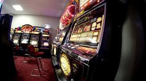 leo4 live casino meja VIP eksklusif high roller dealer profesional